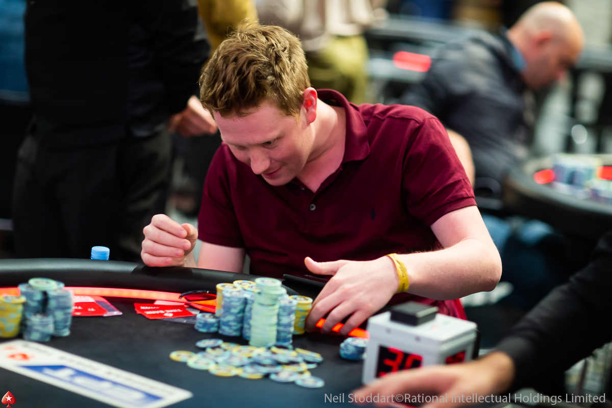 Michal Schuh to opět táhne sám, do 4. dne EPT Barcelona si přenáší 50 blindů Michal Schuh to opět táhne sám, do 4. dne EPT Barcelona si přenáší 50 blindů