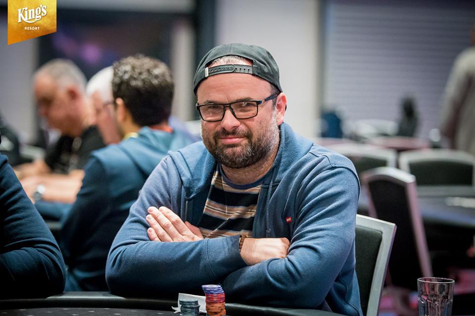 Druhý den masivního €10k EPT Barcelona High Rolleru také s Lukášem Záškodným Druhý den masivního €10k EPT Barcelona High Rolleru také s Lukášem Záškodným