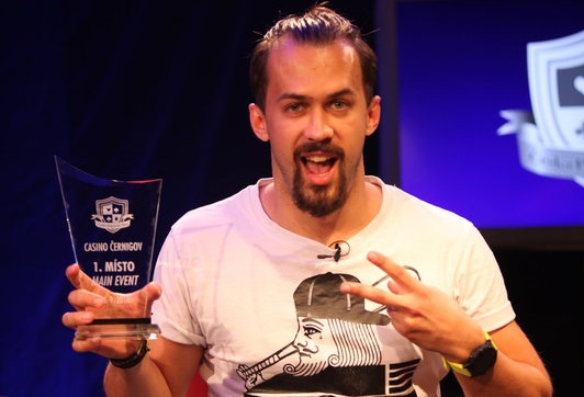Zářijová ČPT čelí overlayi, loňský šampion David Svatý lídrem dne 1d Zářijová ČPT čelí overlayi, loňský šampion David Svatý lídrem dne 1d