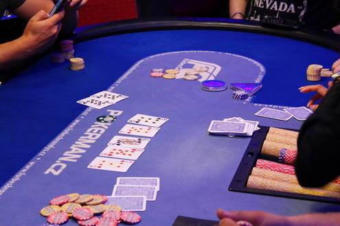 Doplatek téměř 100.000! Vzhůru do Mělníku, FPT Main Event dnes vrcholí Doplatek téměř 100.000! Vzhůru do Mělníku, FPT Main Event dnes vrcholí