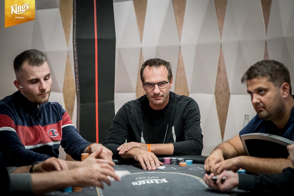 Čtyři karty, tři Češi. Ve finále PLO High Rolleru Němec, Binar a Mokrý Čtyři karty, tři Češi. Ve finále PLO High Rolleru Němec, Binar a Mokrý