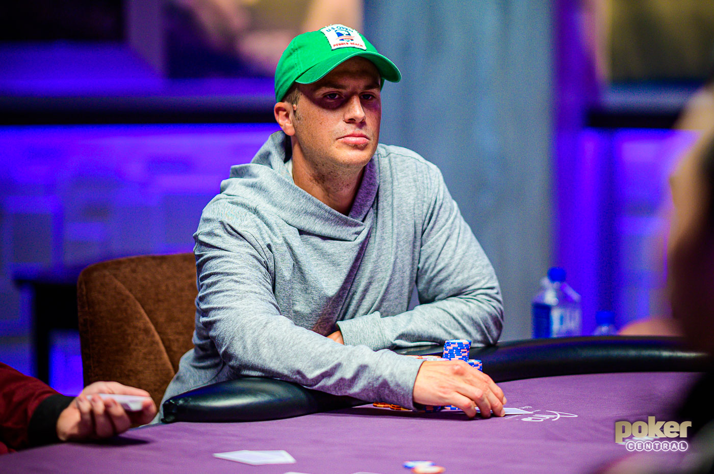 Teď je řada na Poker Masters, klání o fialové sako dnes čeká první finále Teď je řada na Poker Masters, klání o fialové sako dnes čeká první finále