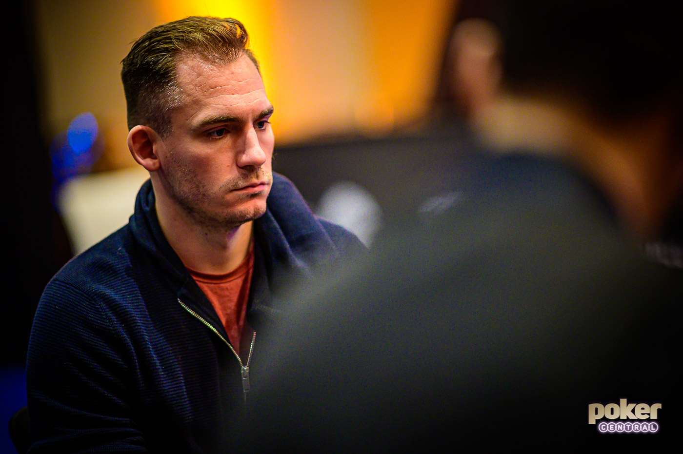 Vítej zpět. Justin Bonomo se usadil v čele Super High Roller Bowl Bahamas Vítej zpět. Justin Bonomo se usadil v čele Super High Roller Bowl Bahamas