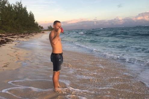 Tomáš Masuronike Kubaliak vloguje: Cesta na Bahamy Tomáš Masuronike Kubaliak vloguje: Cesta na Bahamy