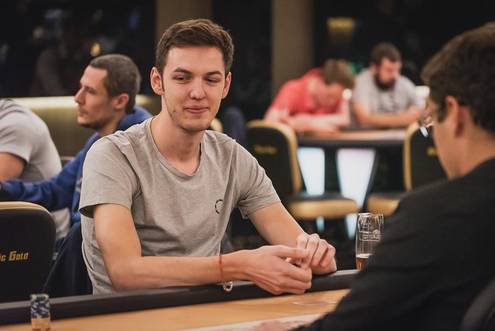 Jan Bednář ve finále MCOP! O €260.878 si zahraje se Schemionem a O'Dwyerem Jan Bednář ve finále MCOP! O €260.878 si zahraje se Schemionem a O'Dwyerem