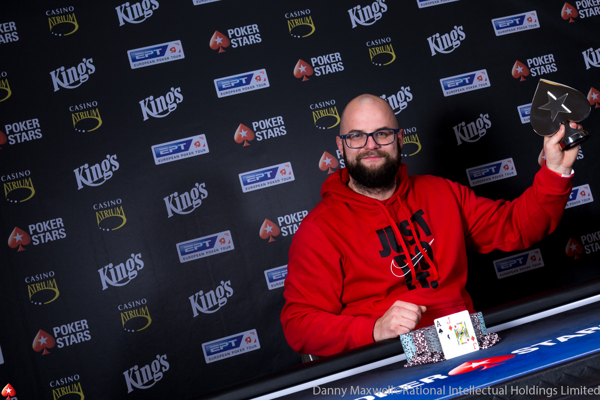 Konečně trofej. Josef Šnejberg za vítězství v EPT Cup získal €83.300 Konečně trofej. Josef Šnejberg za vítězství v EPT Cup získal €83.300