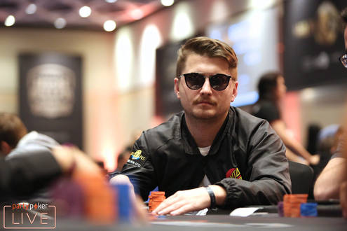 Úvodním flightem EPT Main Eventu prošli Michal Sklenička a Lubomír Vlach Úvodním flightem EPT Main Eventu prošli Michal Sklenička a Lubomír Vlach