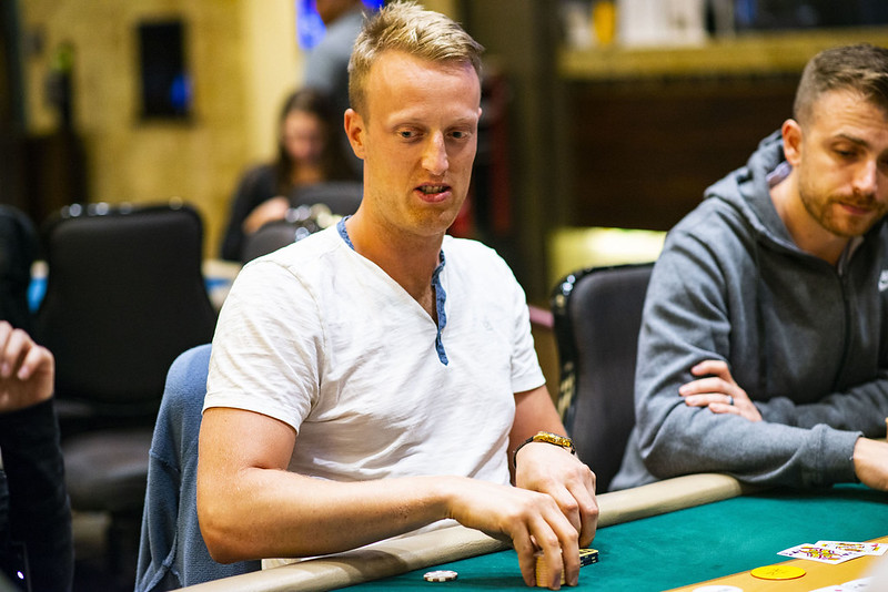 Vlastimil Pustina míří k penězům ve WPT Gardens, seating si ale za rámeček nedá Vlastimil Pustina míří k penězům ve WPT Gardens, seating si ale za rámeček nedá