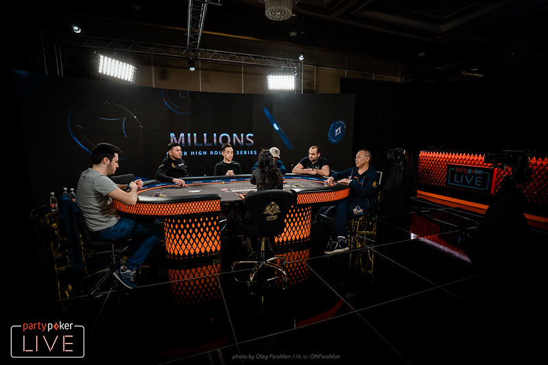 ŽIVĚ: Přímý přenos finále $25k NLHE eventu ze Soči ŽIVĚ: Přímý přenos finále $25k NLHE eventu ze Soči
