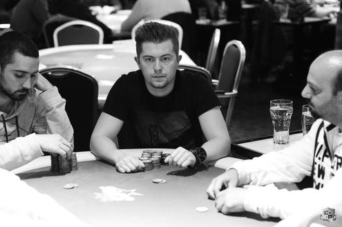 Háša, Jantoš, Mach. Ve vícedenním WPT Super50 postoupilo už devět Čechů Háša, Jantoš, Mach. Ve vícedenním WPT Super50 postoupilo už devět Čechů