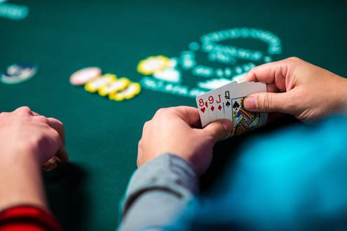 Záznam finále náramkového $600 PLO Hi-Lo 8 or Better 6-Maxu Záznam finále náramkového $600 PLO Hi-Lo 8 or Better 6-Maxu