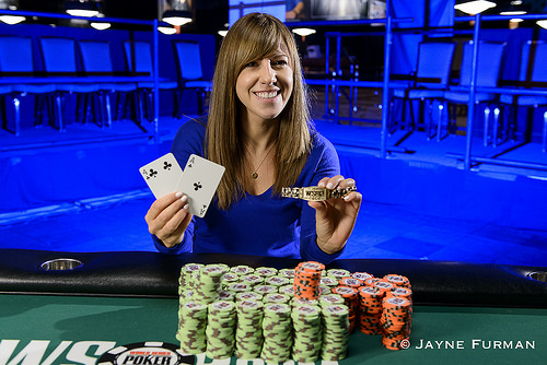 Pokerová královna vyrovnává historický rekord, Kristen Bicknell získala 3. náramek Pokerová královna vyrovnává historický rekord, Kristen Bicknell získala 3. náramek