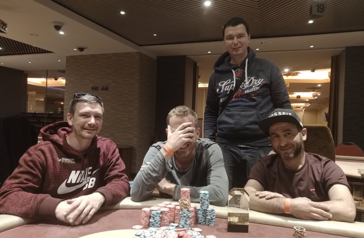 Jakub Bohuňovský v dealu MM558 Main Eventu, z Aše si odnáší €2.792 Jakub Bohuňovský v dealu MM558 Main Eventu, z Aše si odnáší €2.792