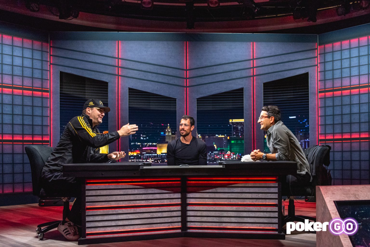 Jeden na jednoho, podruhé. Hellmuth a Esfandiari se utkali v 2. kole High Stakes Duel Jeden na jednoho, podruhé. Hellmuth a Esfandiari se utkali v 2. kole High Stakes Duel