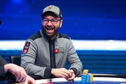 Čtyři esa do nut flushe. Daniel Negreanu Douga Polka porazil i v osmém kole Čtyři esa do nut flushe. Daniel Negreanu Douga Polka porazil i v osmém kole