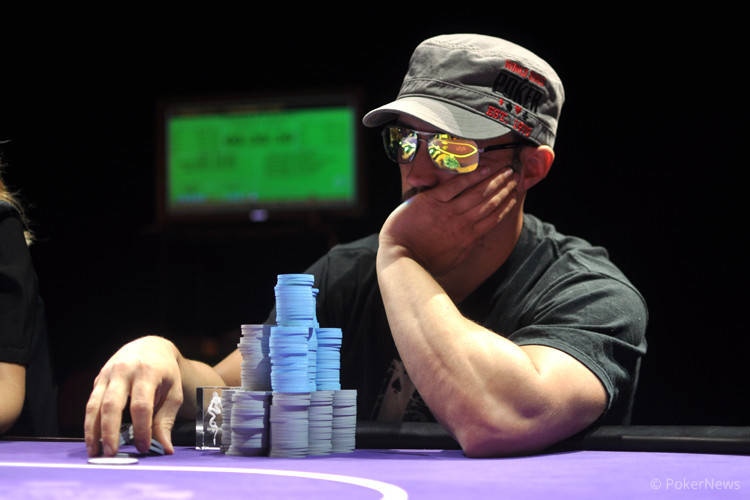 Jasným lídrem americké části WSOP Main Eventu Joseph Hebert Jasným lídrem americké části WSOP Main Eventu Joseph Hebert