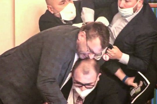 Nouzový stav prodloužen do 14. února, kasina zůstávají zavřena Nouzový stav prodloužen do 14. února, kasina zůstávají zavřena