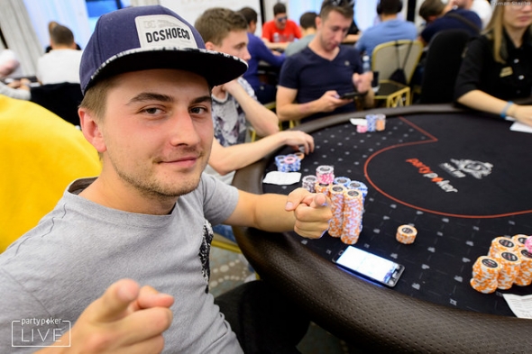 Znamenitě, Sklenička s Kocábem prošli prvním flightem Millions Online Main Eventu Znamenitě, Sklenička s Kocábem prošli prvním flightem Millions Online Main Eventu